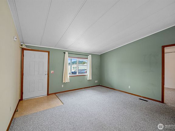 4th image of 4045 49th Avenue SW #14