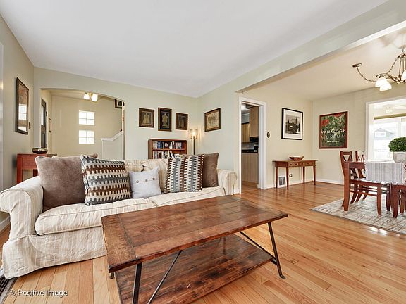 4th image of 810 Portsmouth Ave