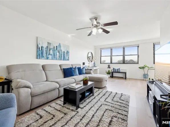 1225 Kennedy Blvd #304, Bayonne, NJ 07002