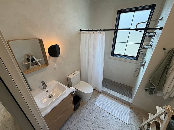 4th image of 3540 37th Ave S #1