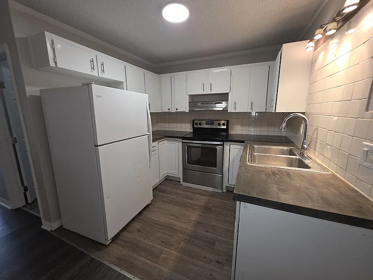 843 Grove Ave — Photo 1