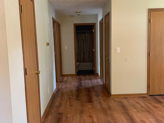 5th image of 327 W Broadway St