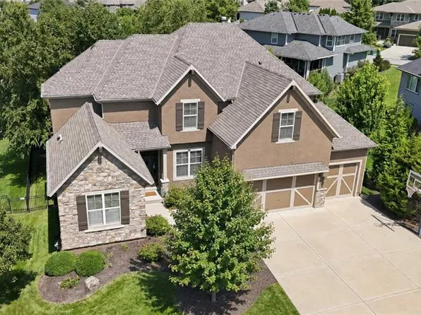 9404 W 163rd Pl, Overland Park, KS 66085