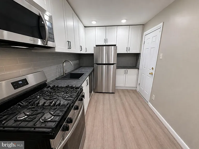 1322 S Newkirk St — Photo 7