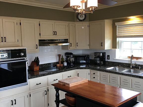 5th image of 409 Olivia Ln