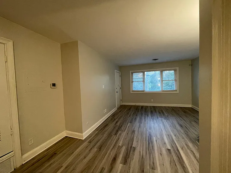3668 Kingsboro Rd NE #10 — Photo 3