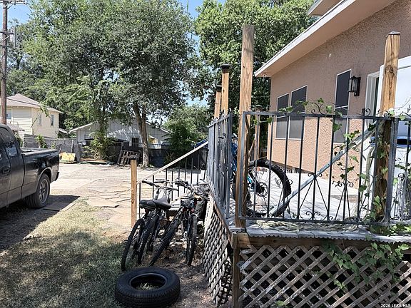 5th image of 1030 W HUISACHE AVE