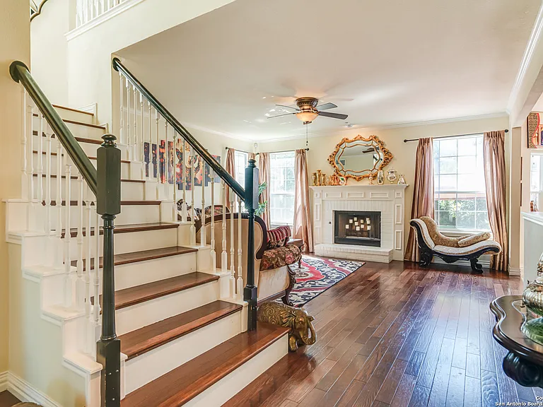 4514 Shavano Holw — Photo 3