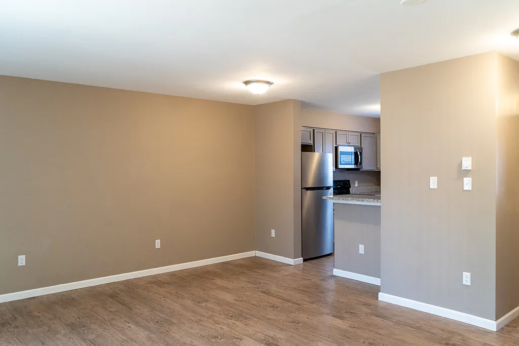 3 bed, 1.5 bath, 892 sqft, $1,899 — Photo 3