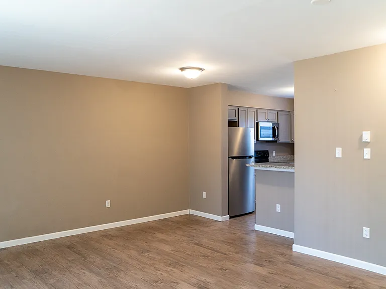 610 Southgate Dr — Photo 3