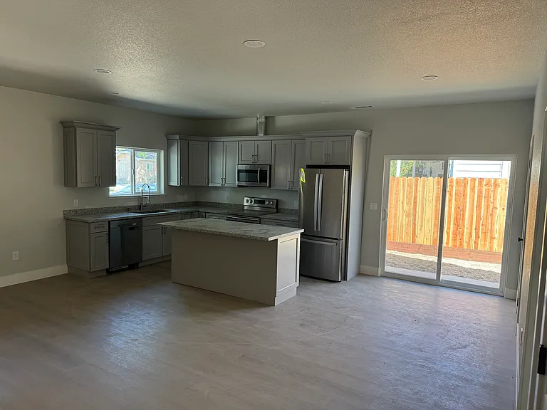 1702 N Funston Ave — Photo 4