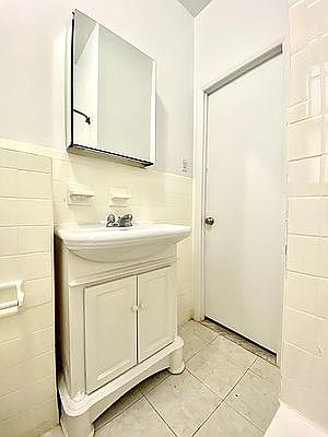4th image of 230 E 78th St APT 1