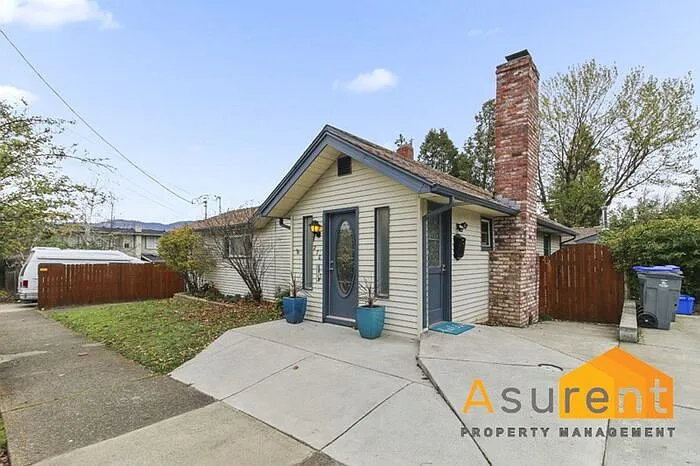 270 Morton St — Photo 2