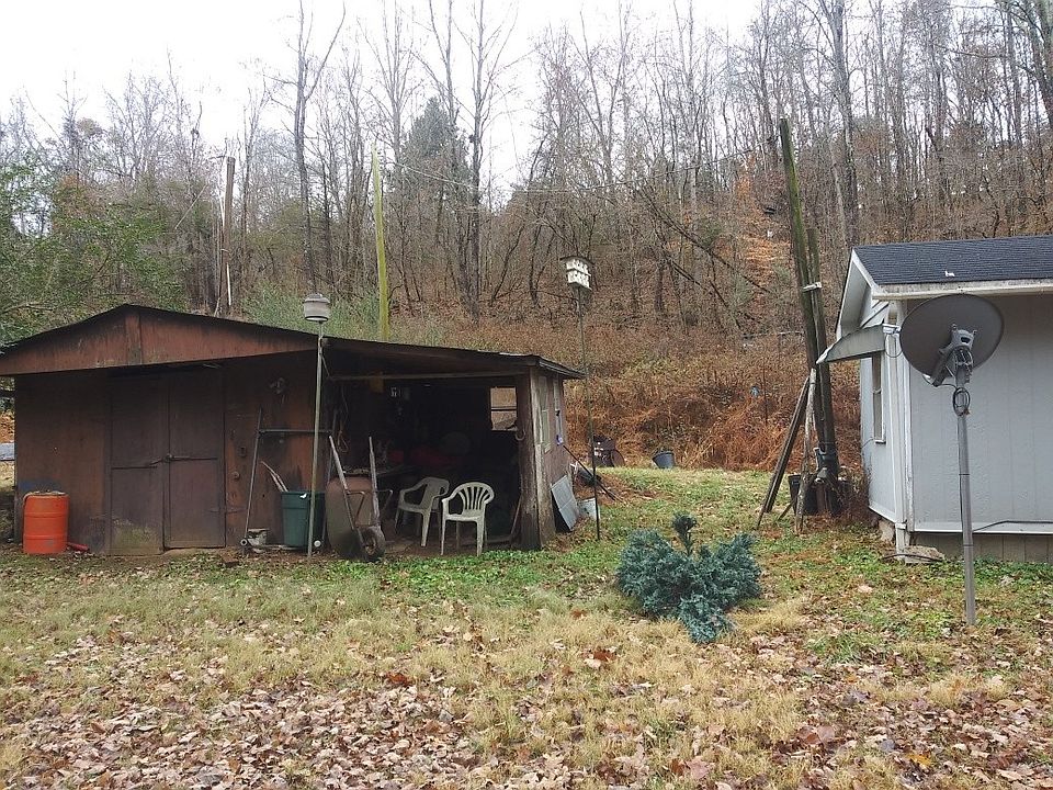 2nd image of 1419 Halliburton Rd