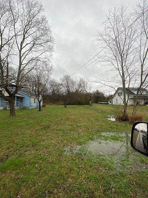 2nd image of 607 Moody St