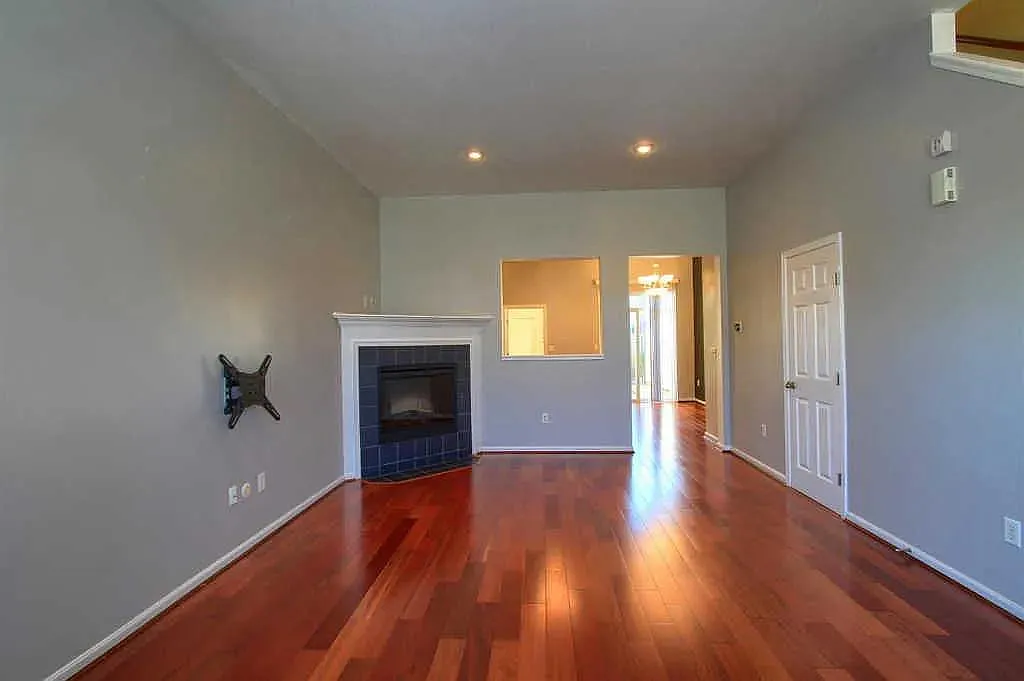 1434 Laurel Park Dr — Photo 4