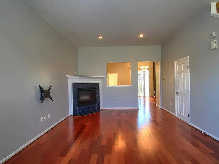 1434 Laurel Park Dr — Photo 4