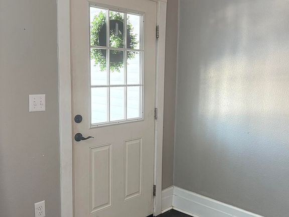 5th image of 435 Crittenden Ave