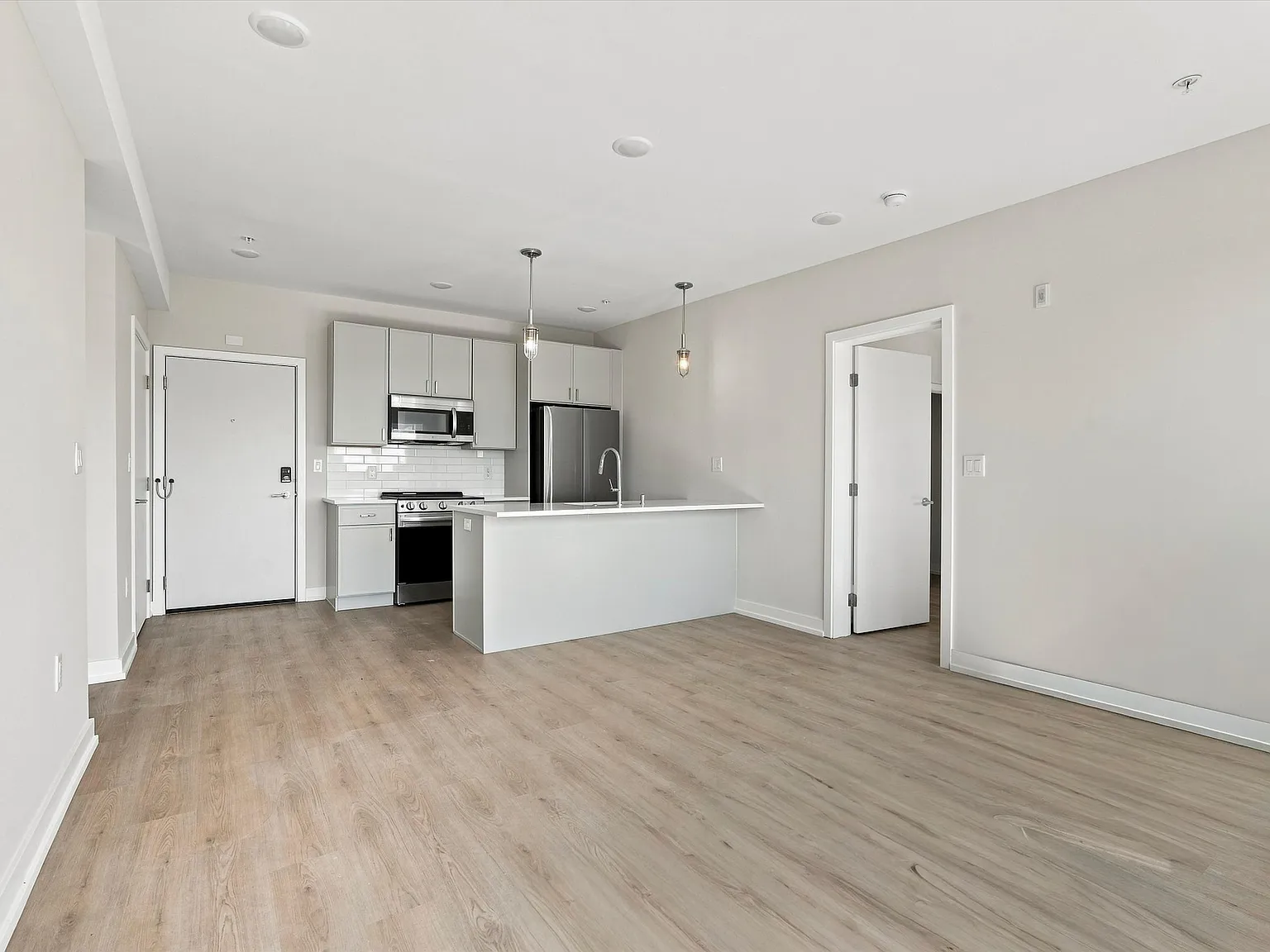 2523 N Fairhill St — Photo 2