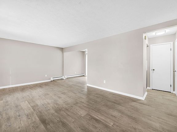 4th image of 298 Mentor Ave