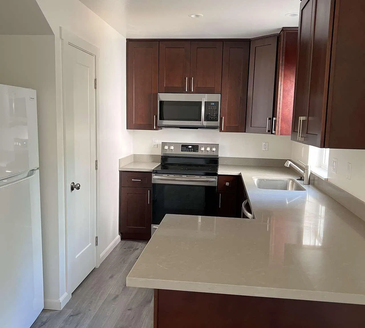 3 bed, $5,100 — Photo 3