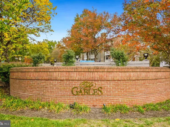 5705 Chapman Mill Dr APT 200, Rockville, MD 20852