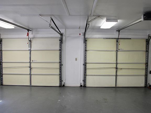 4th image of 303 Brittany Ln