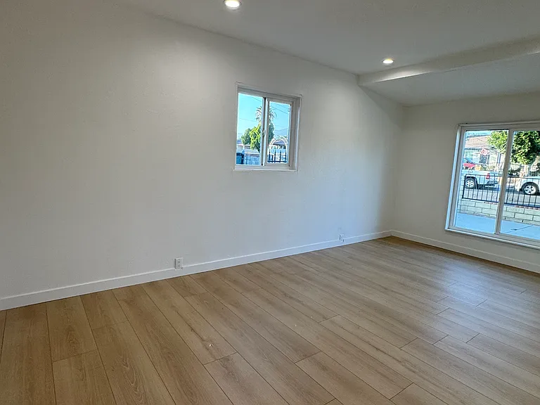 10427 Kewen Ave — Photo 14