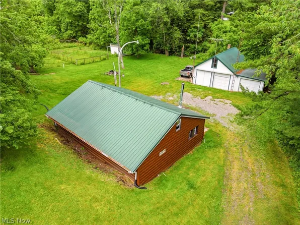 6251 Breezehill Rd SW, East Sparta, OH 44626