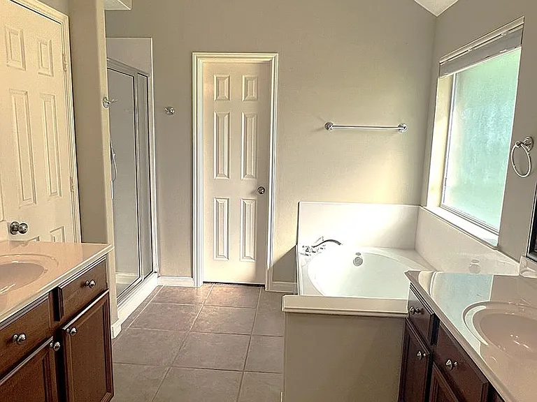 18718 Walden Forest Dr — Photo 19