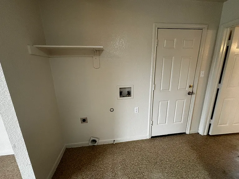 904 E Avenue C #A — Photo 11