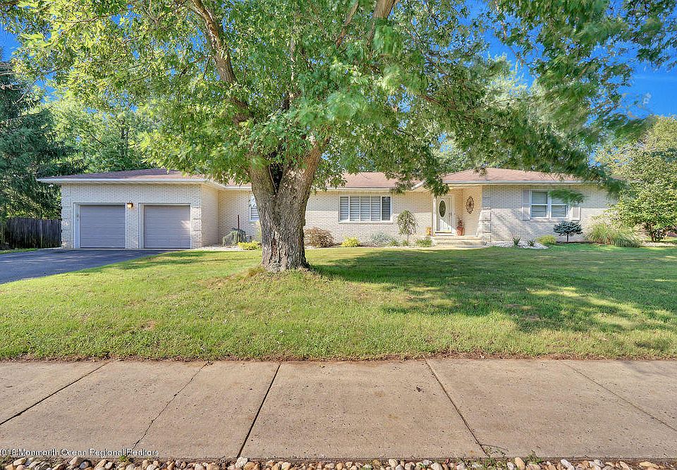1st image of 834 Brown Ct