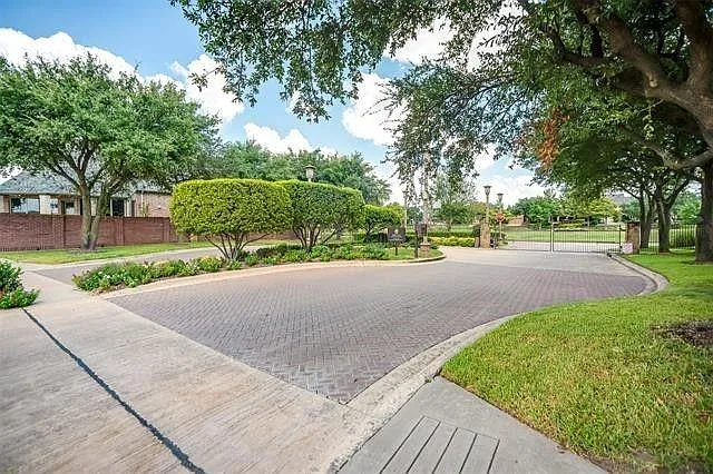 40 Emerald Pond Dr — Photo 24