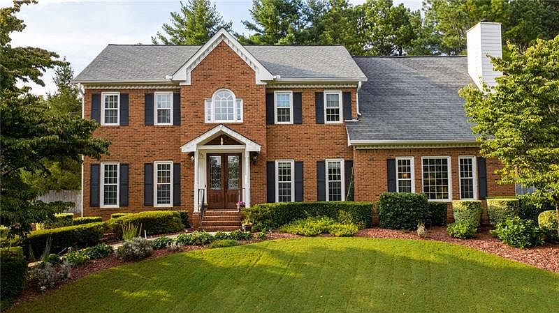 1st image of 135 Sandridge Ct