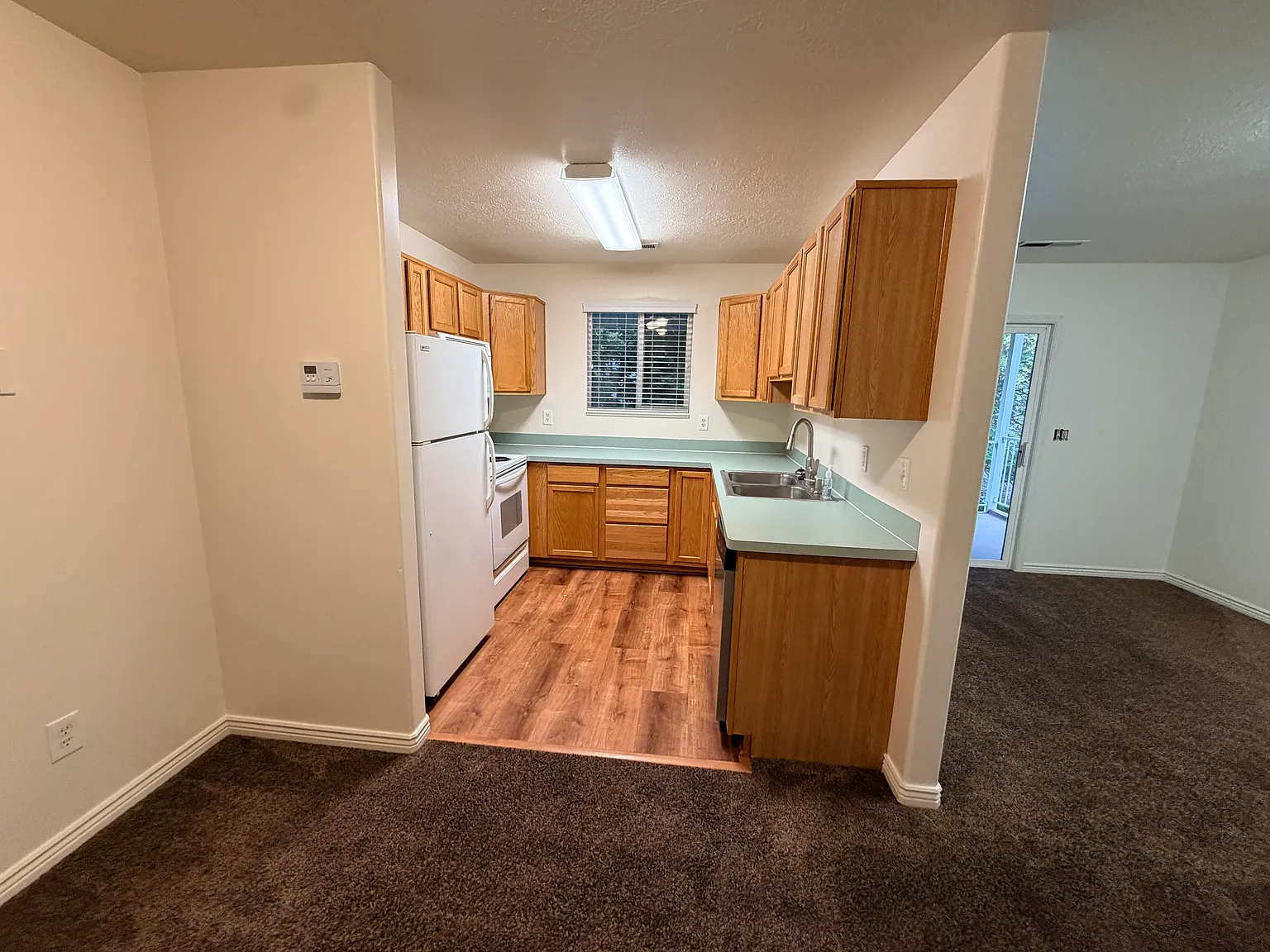 2 bed, 1052 sqft, $1,300 — Photo 4