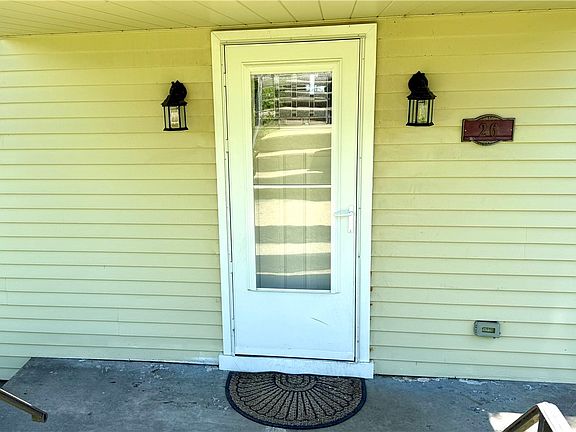3rd image of 26 Lavonne Ave