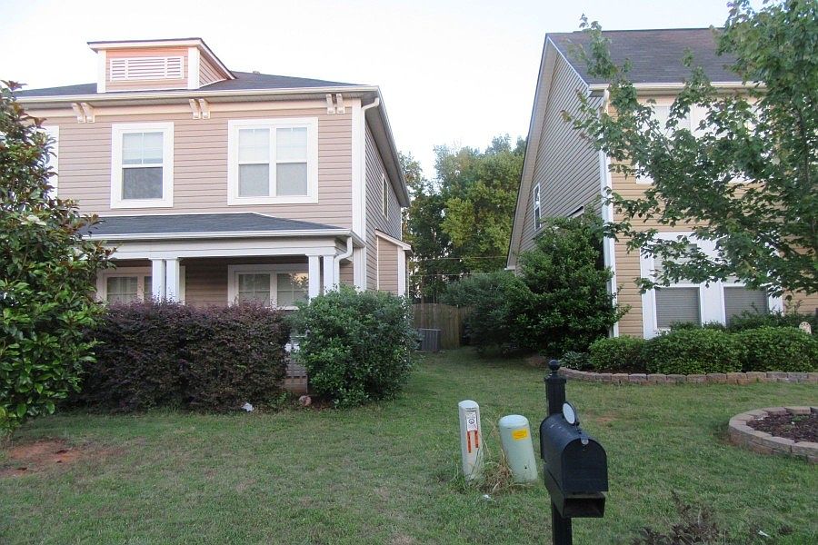 1st image of 304 Barrett Chase Dr