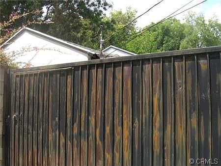 4th image of 7802 Peach Ave