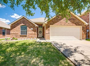 851 Bowie Dr, Lavon, TX 75166