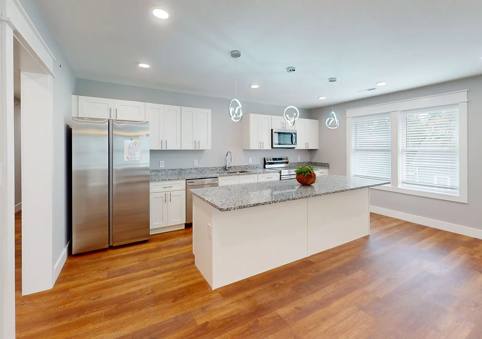 Waitlist for Aug2027Jul2028 Now Open! | 6BR with Private Baths | Fort Sanders Near UTK — Photo 4