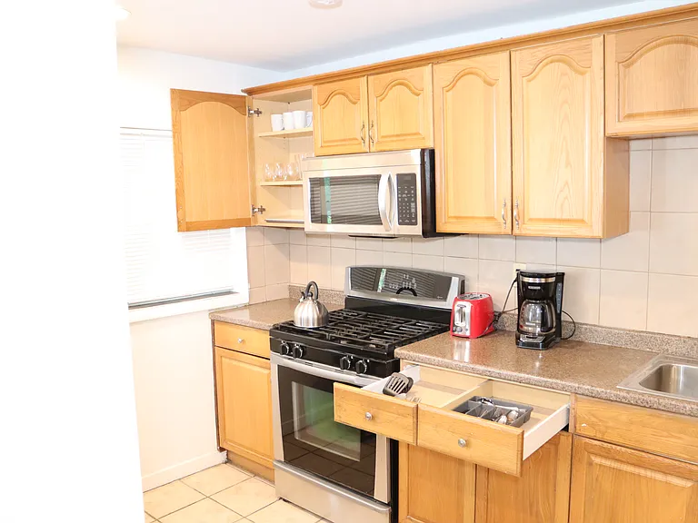455 Pavonia Ave #2C — Photo 17