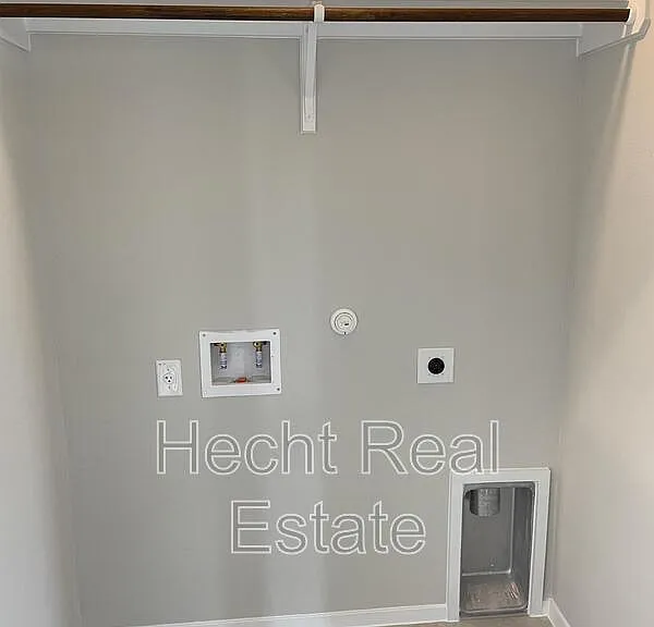 196 Fabion St — Photo 32