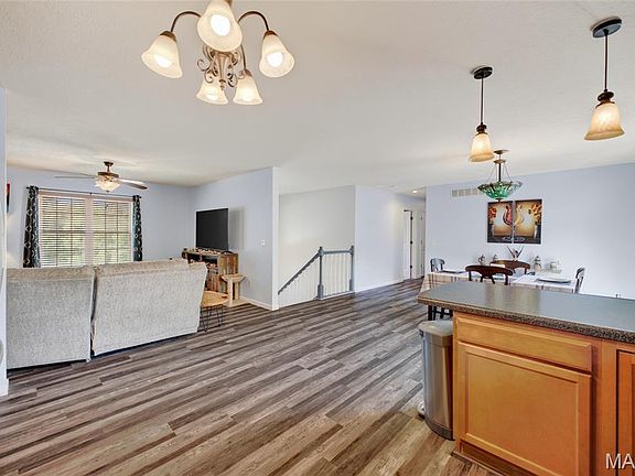 5th image of 18719 Lynn Ln