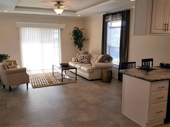 5th image of 422 Pin Oak Cir