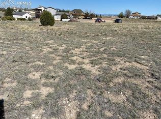 1046 S Oak Valley Ln, Pueblo, CO 81007