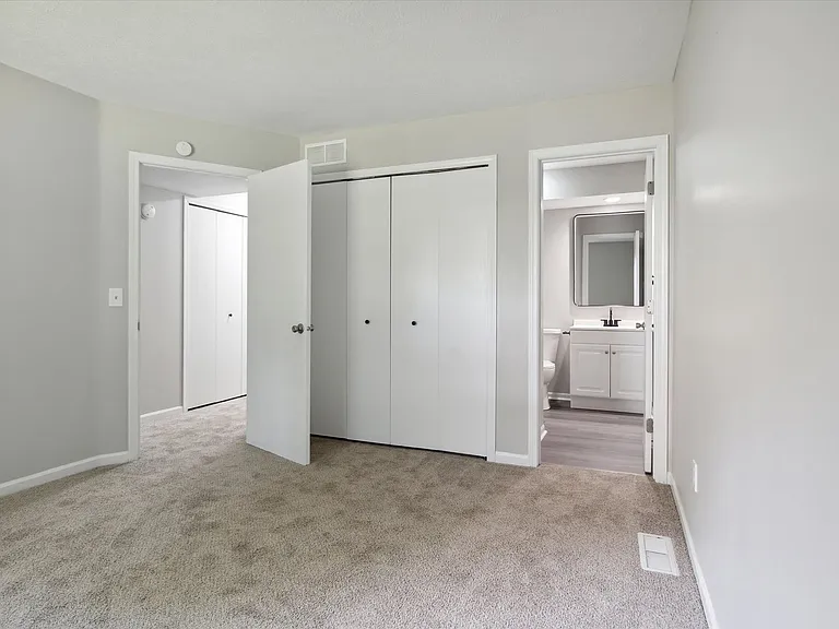 Hunter's Pond Apartments — Photo 9