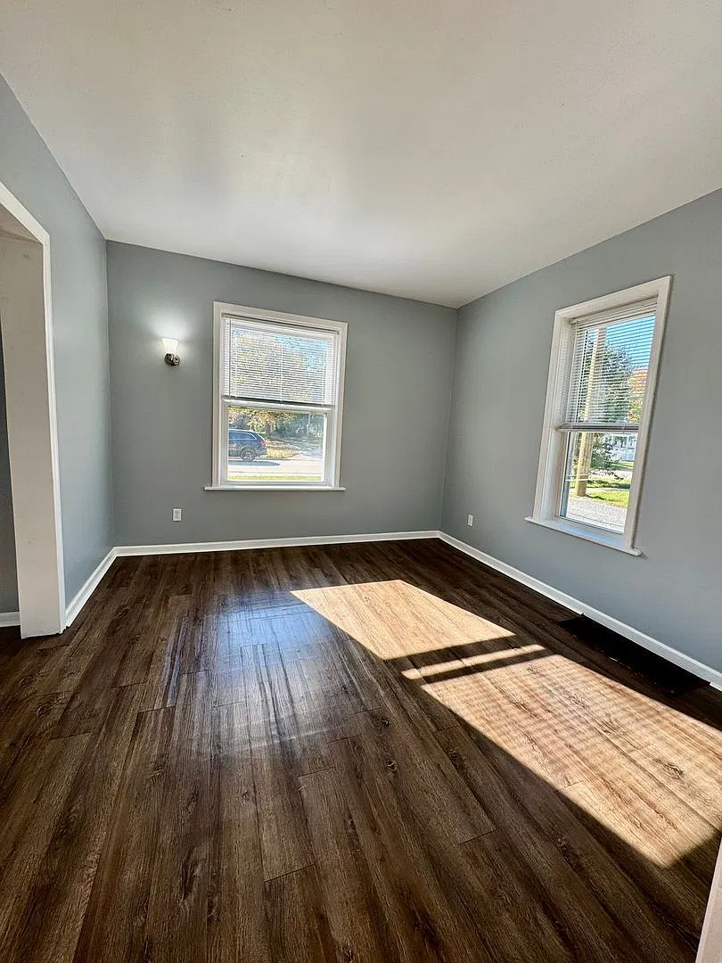2 bed, 1.0 bath, $925 — Photo 3