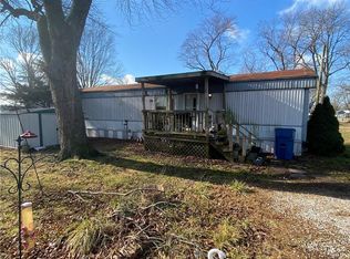 137 W Cherry St, Noble, IL 62868