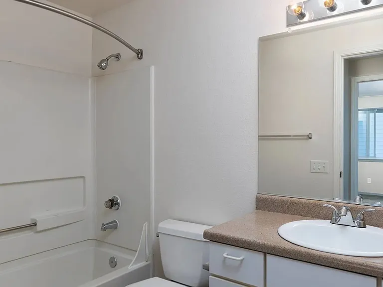 Willow Creek Apartments — Photo 5