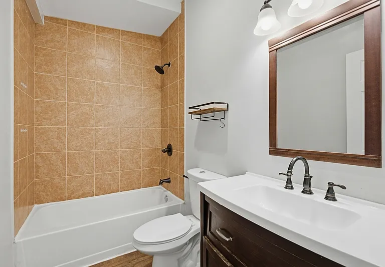 1008 W Cross St #B — Photo 7